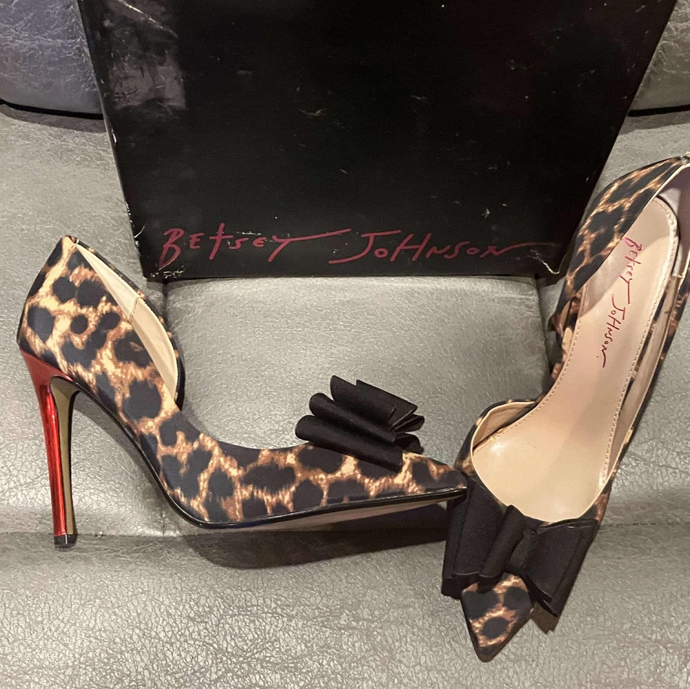 Betsey Johnson leopard print pumps